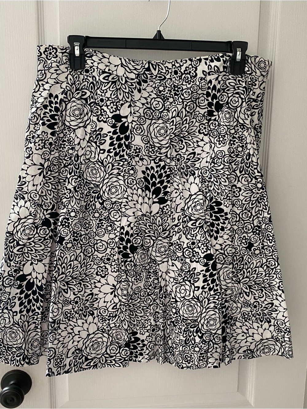 Kim Rogers Black and White Floral A-Line Skirt